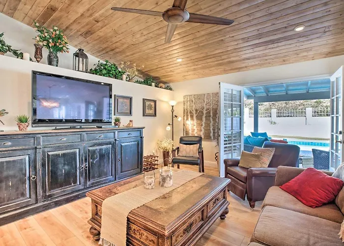 Heated Pool, Views, & Trail Access: Escape Сasa de vacaciones